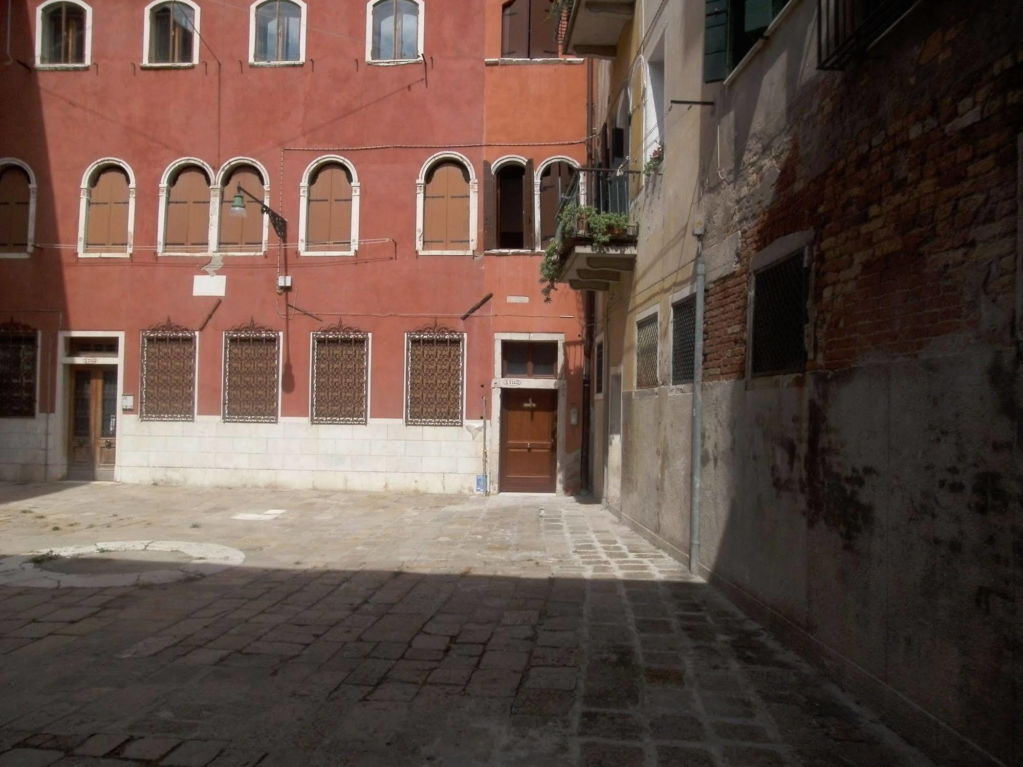 Sweet Venice - Checkin At "Alloggi Ss Giovanni E Paolo" ヴェネツィア エクステリア 写真
